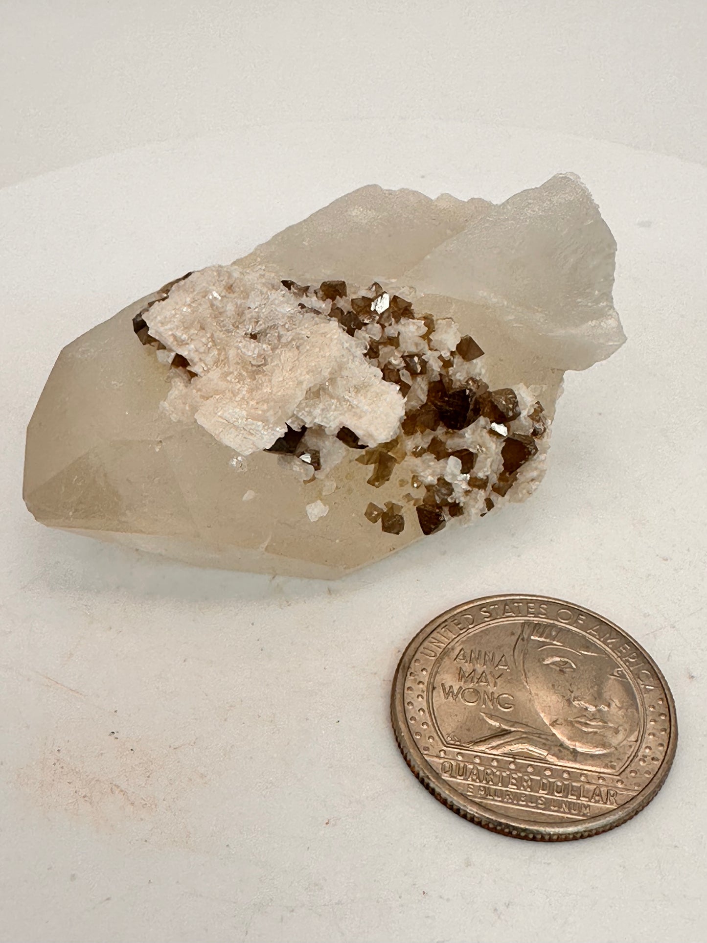 Sulfur-Included Quartz with Scheelite and Dolomite
