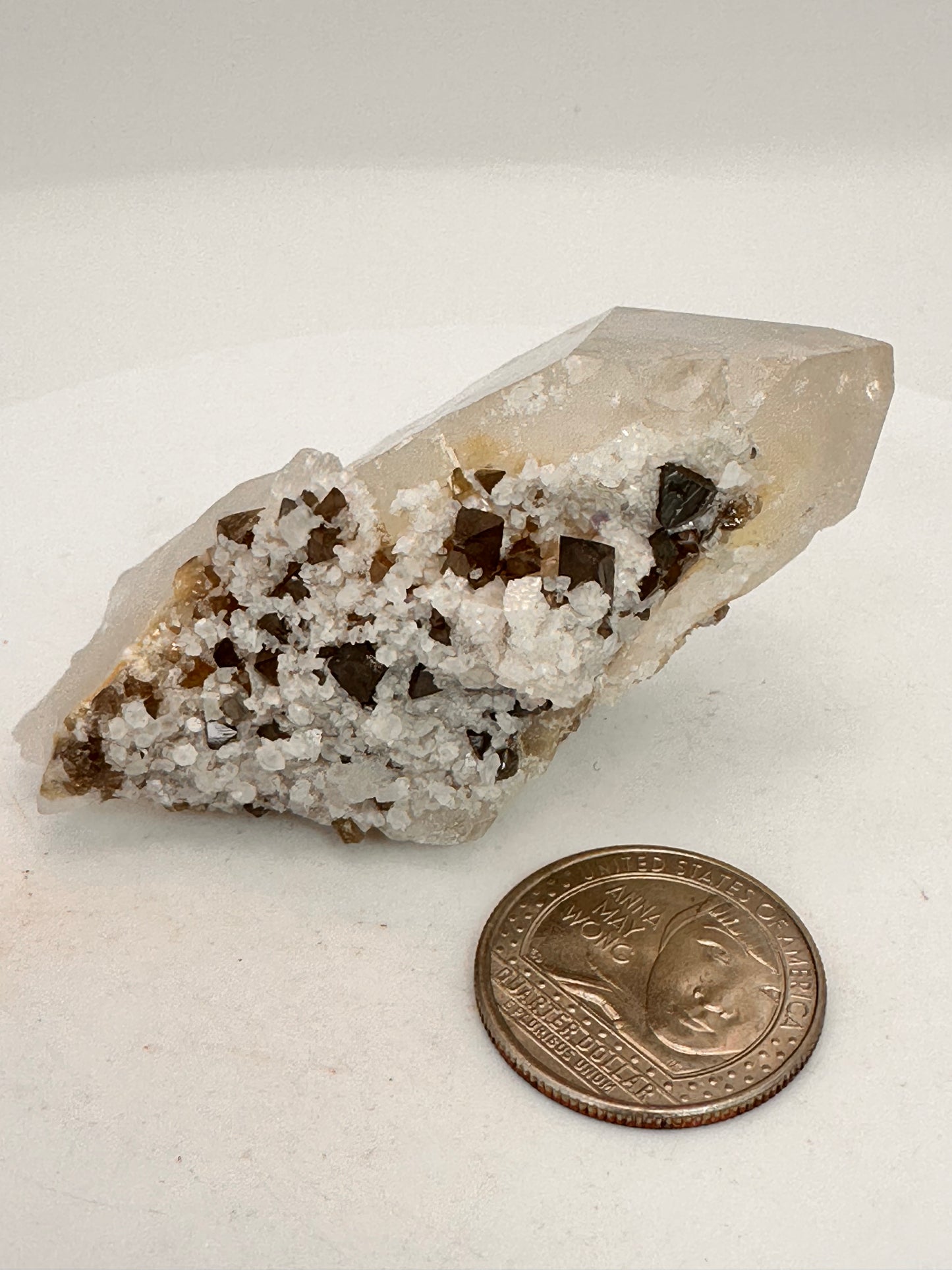 Sulfur-Included Quartz with Scheelite and Dolomite