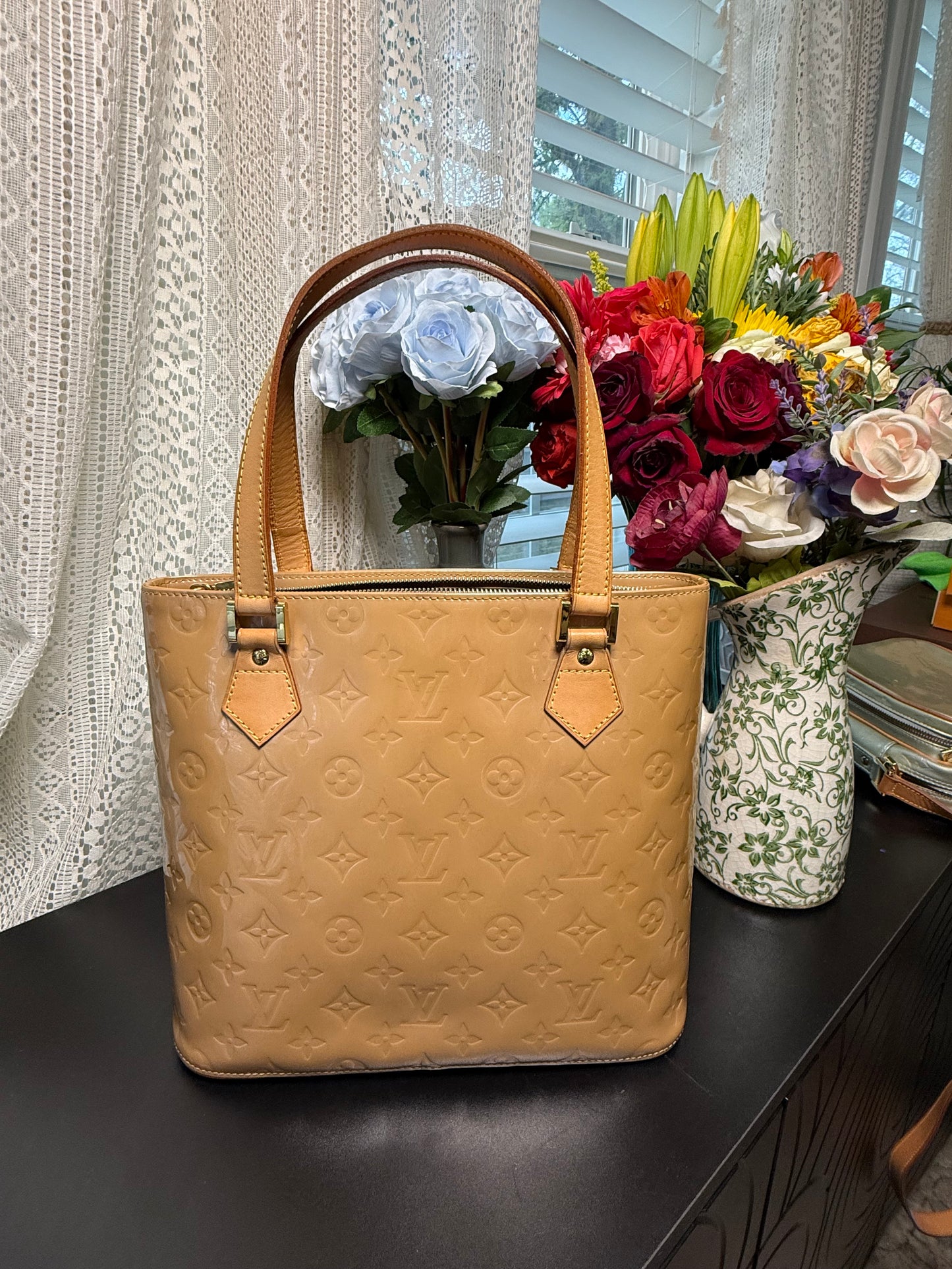 Louis Vuitton Houston Vernis Tote – Neutral Camel Beige