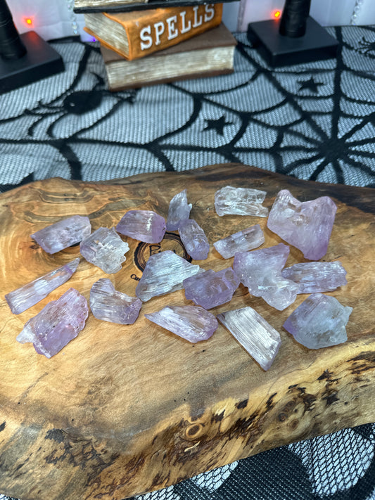 Kunzite: A Symphony of Purple, Lavender, and Pink Hue