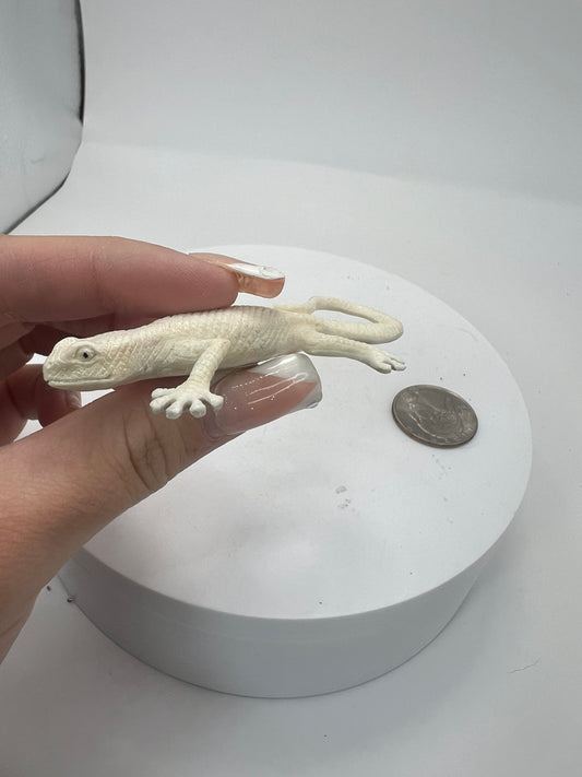 Gecko carving