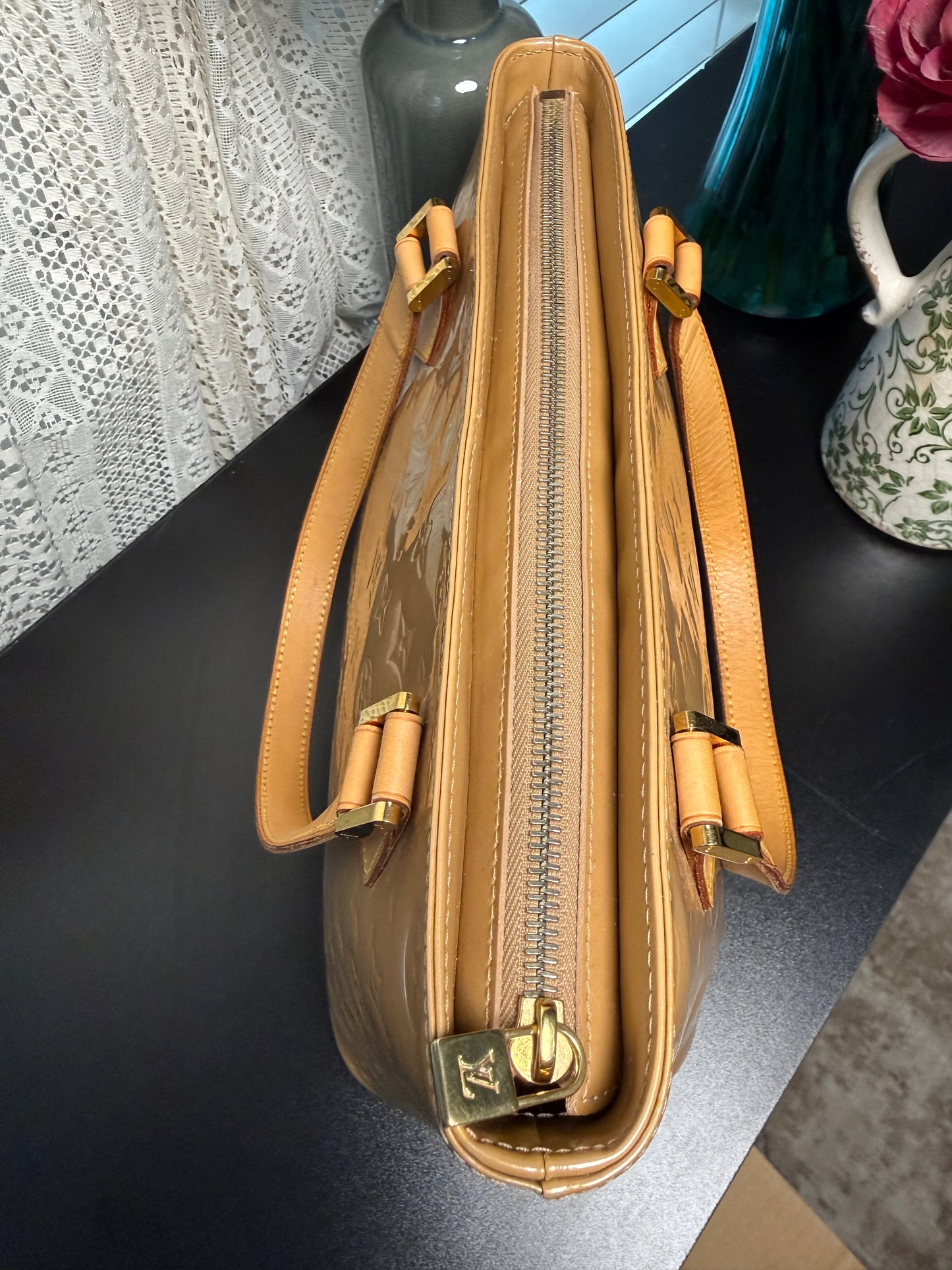 Louis Vuitton Houston Vernis Tote – Neutral Camel Beige