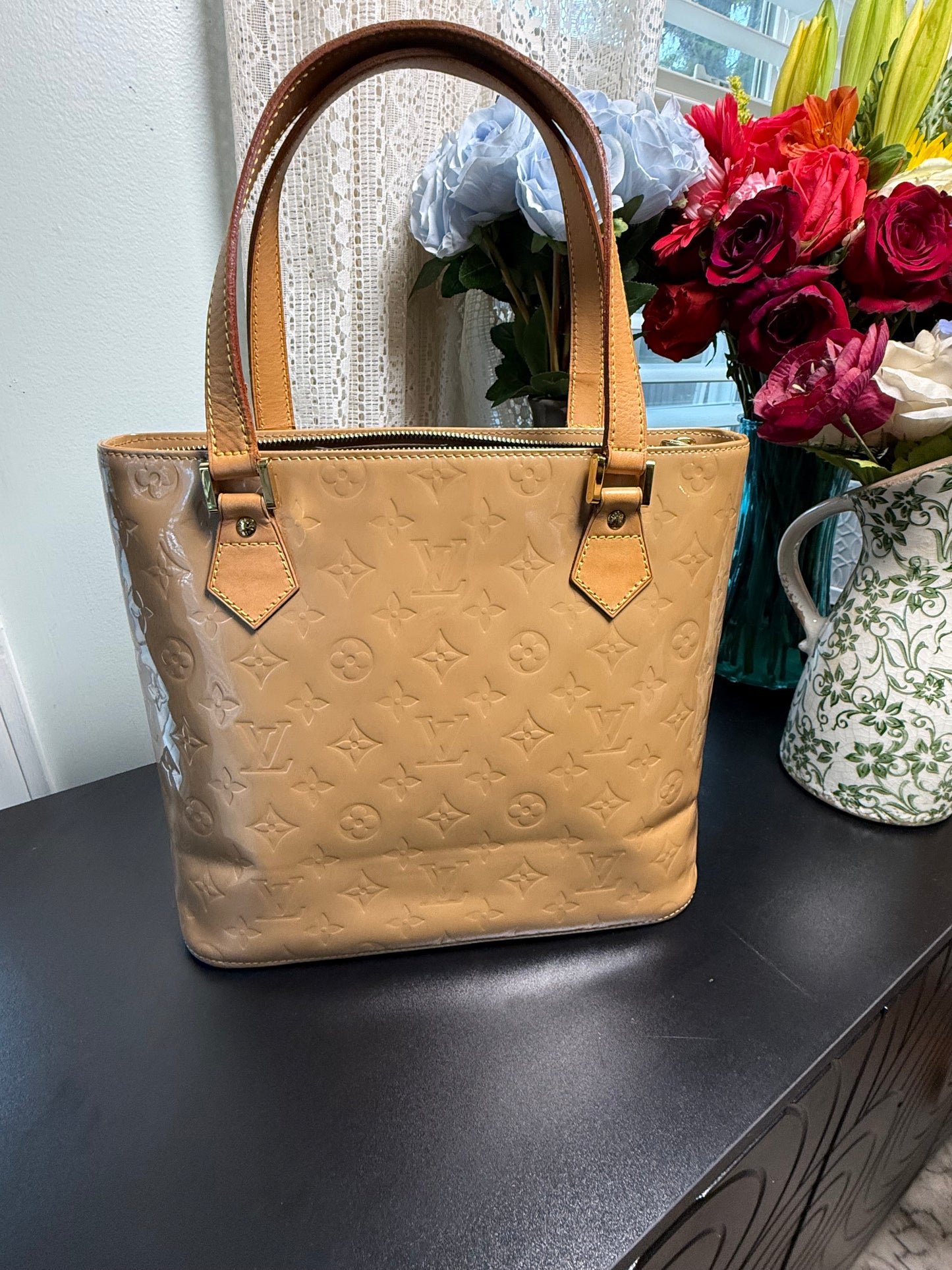 Louis Vuitton Houston Vernis Tote – Neutral Camel Beige